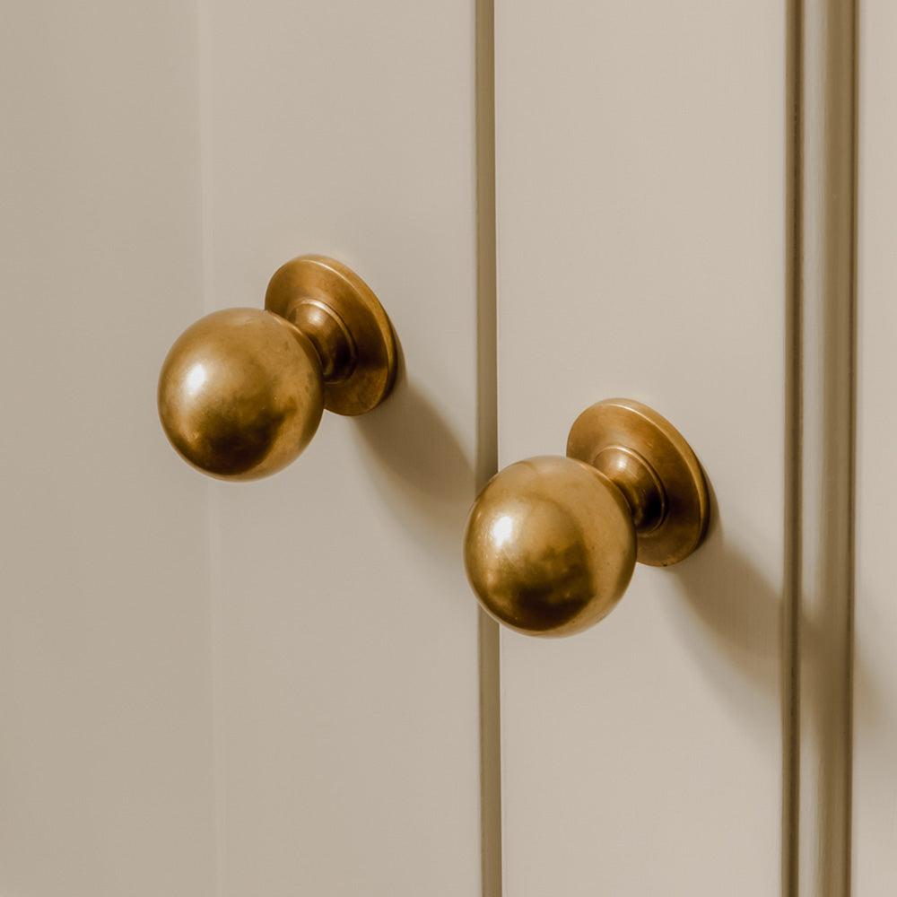 Cotswold Ball Knob