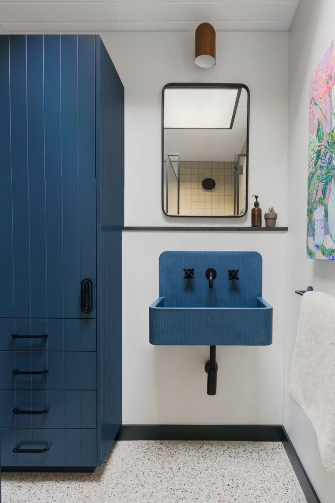 Nest Studio Collection Geometric pull in Black — Bath