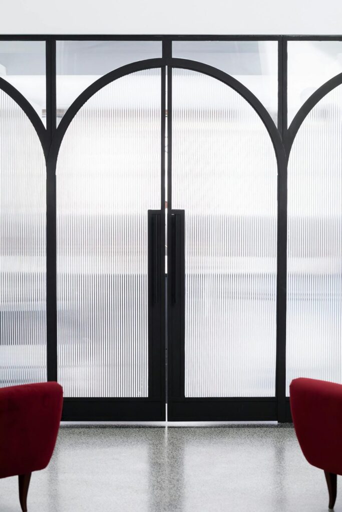 Lo & Co Back to Back Pull in Black — Home Office