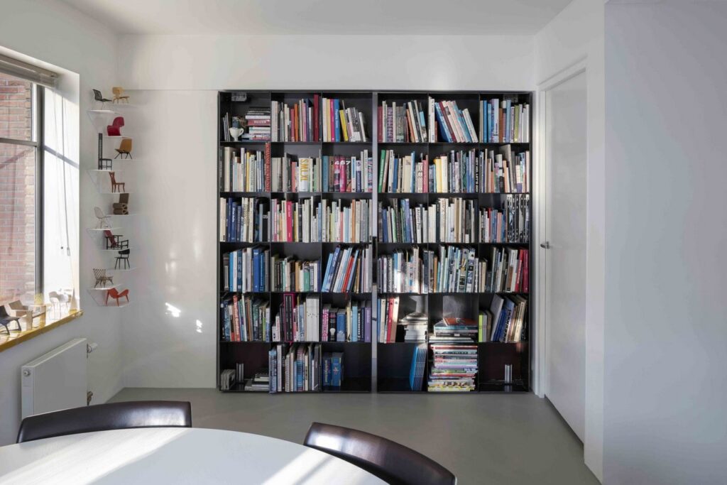 FritsJurgens Pivot hinge — Living Room