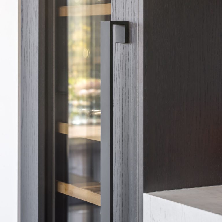 Formani Appliance pull in Black